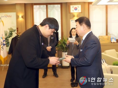 영광군, 공중보건의사 감사패 전달