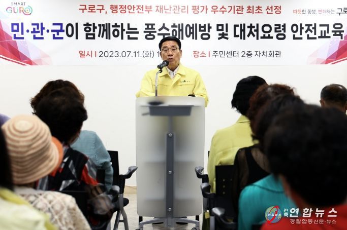 문헌일 구청장이 인사말을 하고 있다.