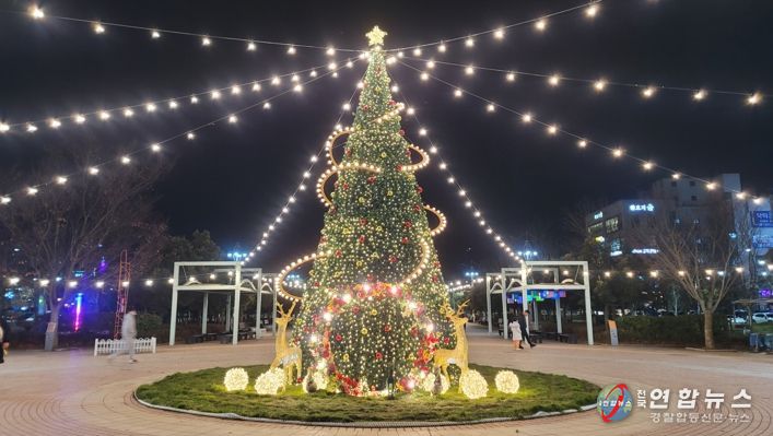 무안군, 남악 중앙공원 크리스마스트리 설치 볼거리 제공