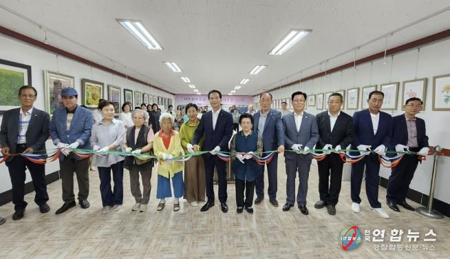 음성군 '서툰화가들과 선생님의 어울림' 전시회 개최