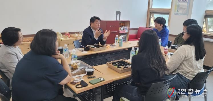 학교 밖 청소년과의 도시락 간담회 사진