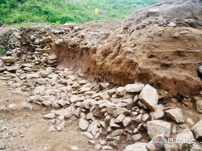상삼리산성 토축내벽 및 석축외벽