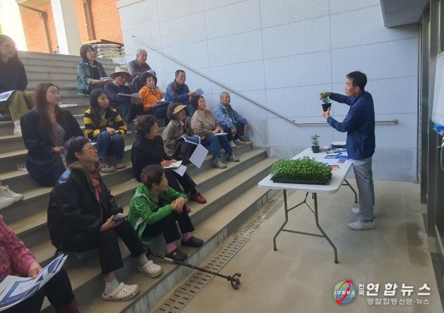 주민과 함께 가꾼 국화 전시