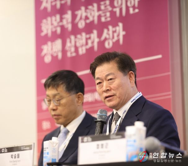 박승원 광명시장이 23일 대한상공회의소에서 열린 ‘2025 제16회 아시아미래포럼’의 지방정부 라운드테이블 세션 패널로 참석해 발언하고 있다.