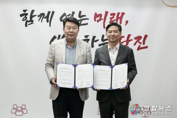 협약식(왼쪽부터 오성환 당진시장, 대한법률구조공단 김영진 이사장)