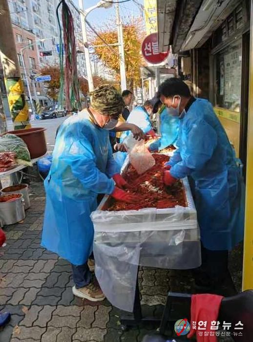 의정부시 가능동 가재울적십자봉사회, 취약계층 위한 김장김치 기탁