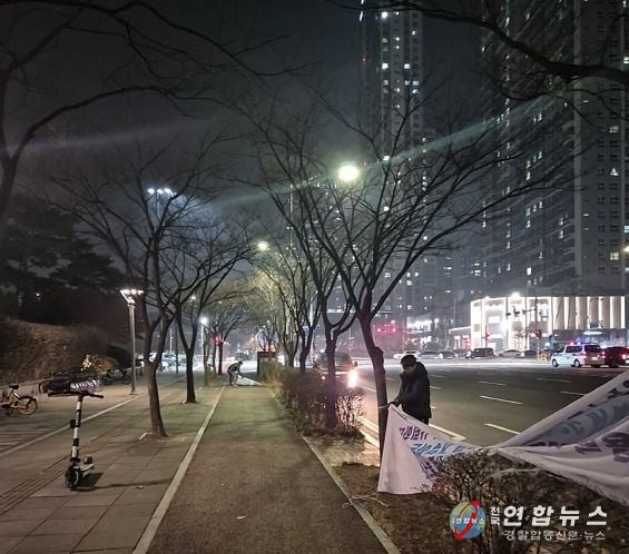 연수구, ‘집회 없는 현수막’ 야간 현장 점검으로 일제 정비