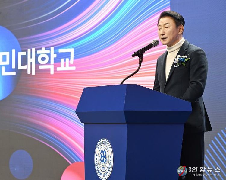 김동근 시장이 12월 9일 ‘2025 경민대학교 성과전시회’ 개회식에서 축사를 하고 있다.