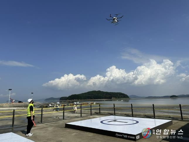 드론이 중왕항 배송 거점에서 이륙하는 모습
