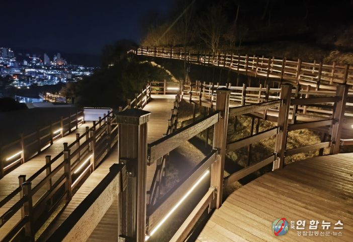 영주시, 가흥공원 ‘무장애 데크산책로’ 야간 모습