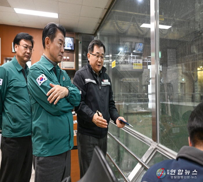 의정부시는 생활쓰레기 직매립 금지 시행에 따라 1월 15일 자원회수시설을 방문해 운영 현황을 살피고, 폐기물 처리 업무에 전념하고 있는 현장 직원들을 격려했다.