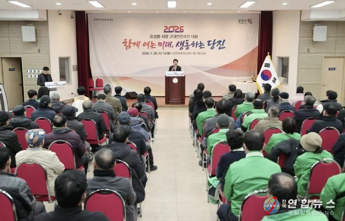읍면동 순방 현장(오 시장이 현장에서 건의 사항을 듣고 답변하고 있다.)