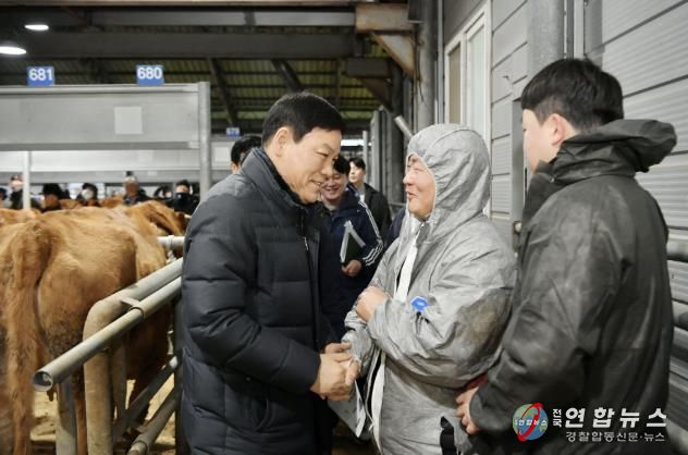 담양군, 설 앞두고 가축시장 현장 방문