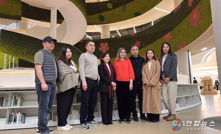 카자흐스탄 대표단, 복합도서관 벤치마킹 위해 경기도서관 방문
