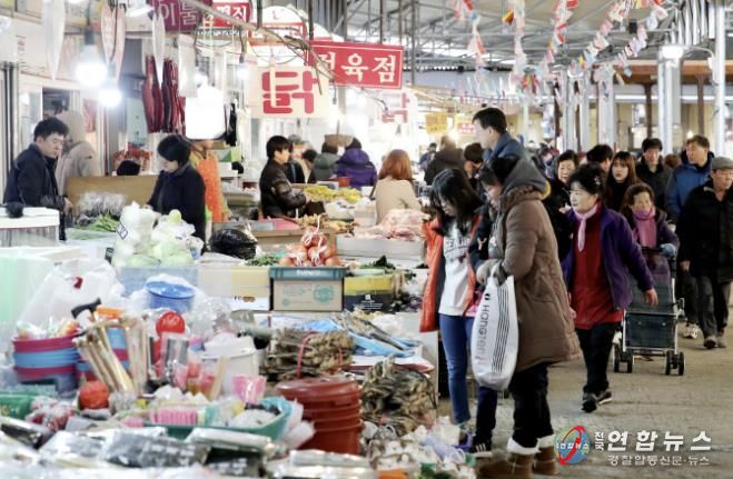 온누리상품권 환급행사가 진행되는 서부시장 모습