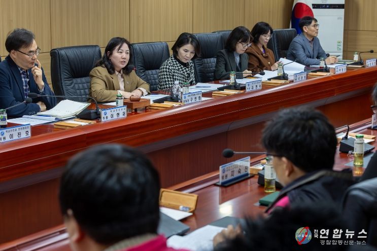구연희 교육감 권한대행이 26일 세종시교육청 산업안전보건위원회에서 인사말을 하고 있다.
