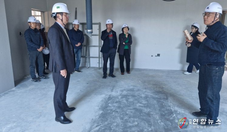 1. 김양섭 천안시농업기술센터 소장이 천안지역농업인과의 간담회를 진행하고 있다.