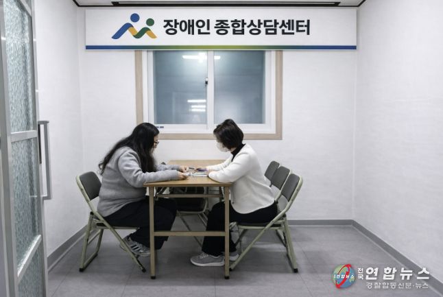 아산시 장애인종합상담민원센터 맞춤형 상담 운영 모습