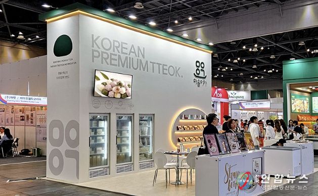 용인특례시가 지역내 농산물을 활용한 가공업체의 수출지원을 위해 '농식품 국제시장 진출지원사업' 대상 업체 3곳을 선정했다. 사진은 용인에서 생산된 쌀을 활용해 냉동떡을 수출하는 기업 '마음이가'의 모습