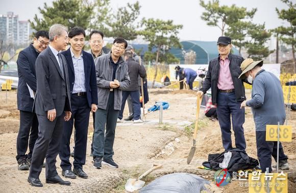 윤환 구청장, ‘계양실버농장’ 개장 현장 방문