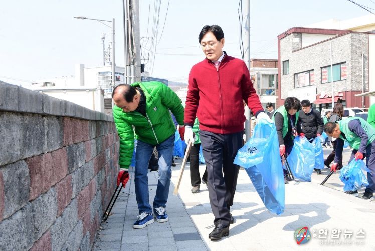 봄맞이 대청소 나선 강화군, 군민과 함께 만드는 청정 강화