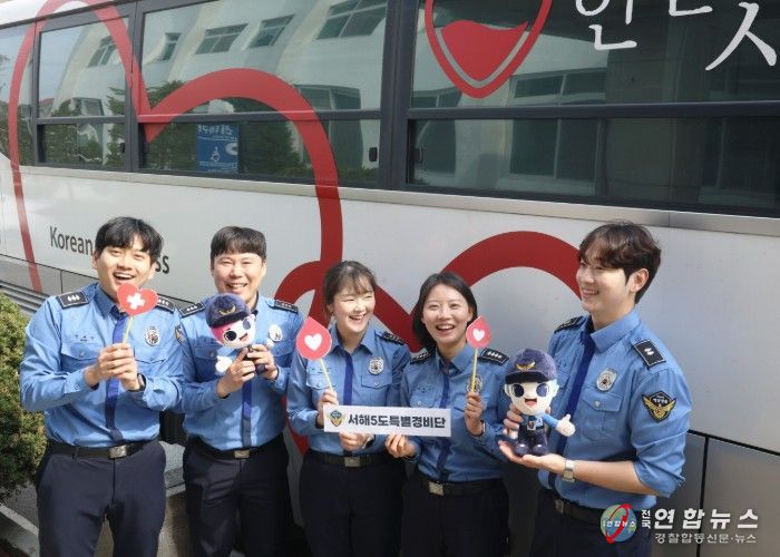 창단 기념 헌혈에 참여한 서특단 소속 해양경찰들