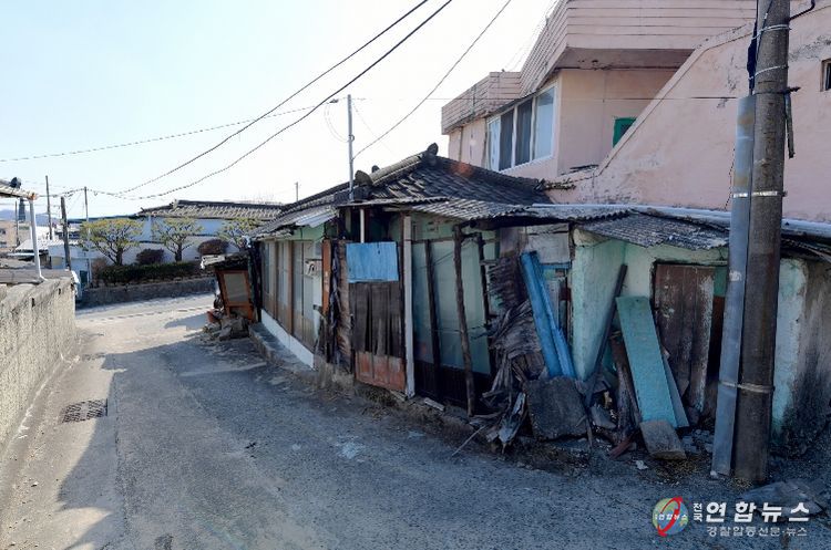영주시는 장기간 방치된 빈집들의 체계적인 관리 기반 마련을 위해 실태조사에 착수한다(빈집모습)
