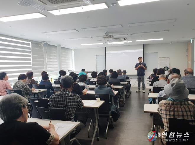 인문도시 사업 일환 선비들의 전염병 치유방법에 대한 교육을 진행하고 있다